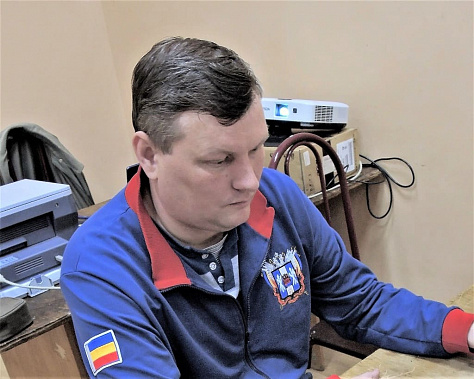 Гроссмейстер по международным и русским шашкам и кандидат в мастера спорта России по шахматам цимлянин Сергей Александрин