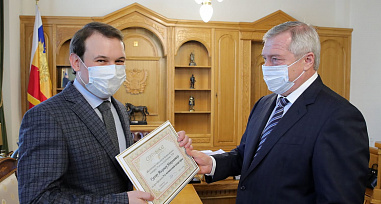 Лучшему учителю России подарили трехкомнатную квартиру в Ростове
