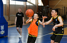 03 07 2025 В Ростове провели турнир по баскетболу для подростков с ОВЗ