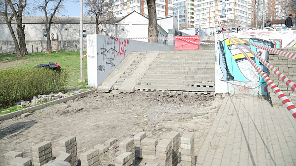 На главном автовокзале Ростова начался ремонт лестничного спуска