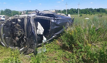 В Матвеево-Курганском районе в ДТП погибли два человека, еще трое ранены