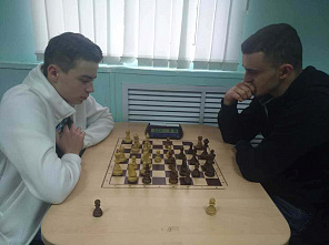 Мастер ФИДЕ Дмитрий Елизаров выиграл праздничный рапид в Азове