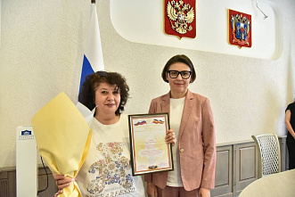 04 06 2025 Сотрудница ДГПБ стала лучшим работником культуры региона