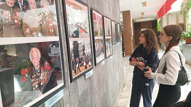 В Донской публичной библиотеке экспонируется фотовыставка «Победа в лицах ветеранов» журналиста Марии Ким