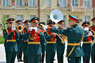 Гирлянду Славы возложили к стеле воинам-освободителям Ростова-на-Дону