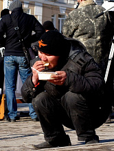 Горячая еда для бездомных_9504