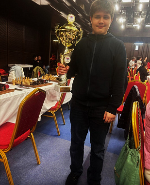 Шахматы: ростовчан Андрей Кряквин стал чемпионом мира среди юношей до 14 лет в составе российской команды