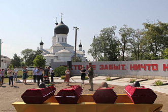 В Семикаракорском районе перезахоронили останки красноармейцев, найденные поисковиками