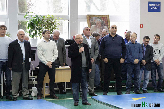 Турнир открыл друг Вартереса Самургашева почетный президент Ростовской областной федерации греко-римской борьбы Петр Чинибалаянц.