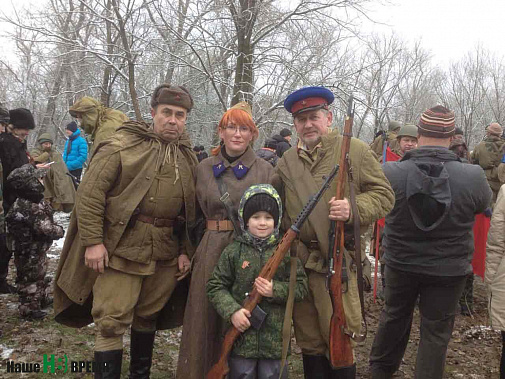 Юнармейцу Богдану Горбанину яркое событие и общение с бывалыми реконструкторами явно пришлись по душе...
