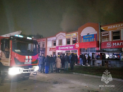 Крупный пожар произошел на рынке «Авангард» в Волгодонске