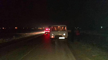 В Семикаракорском районе при обгоне УАЗ сбил пешехода на трассе