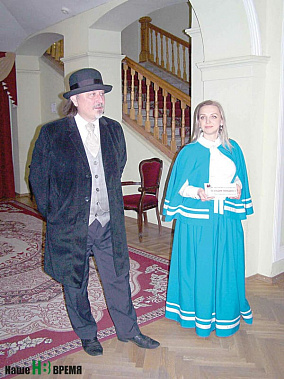 Сталкер (Игорь ПАЩЕНКО) и его молодая спутница предупредили нас о призраках.