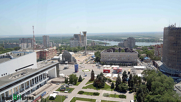 Театральная площадь становится благоустроенной фан-зоной, которая объединит болельщиков.