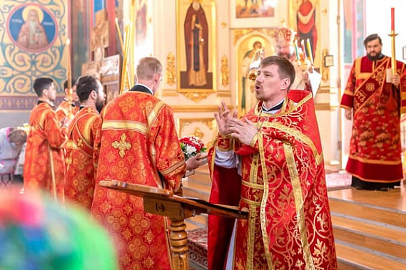В Каменском храме прошла служба с сурдопереводом