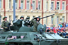 День Победы на Дону начался с военных парадов