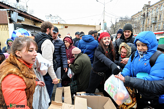 Новогодние подарки малоимущим