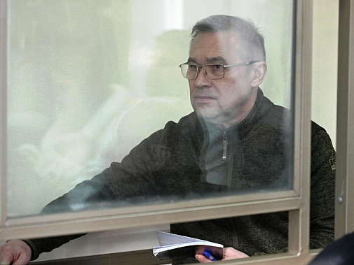 В. Гончаров предстал перед Октябрьским районным судом Ростова в качестве обвиняемого по делу о незаконном расходовании бюджетных средств и превышении должностных полномочий. Источник фото : РИА 