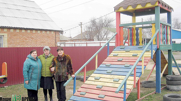 Детскую площадку в 23-м переулке жители построили сами.