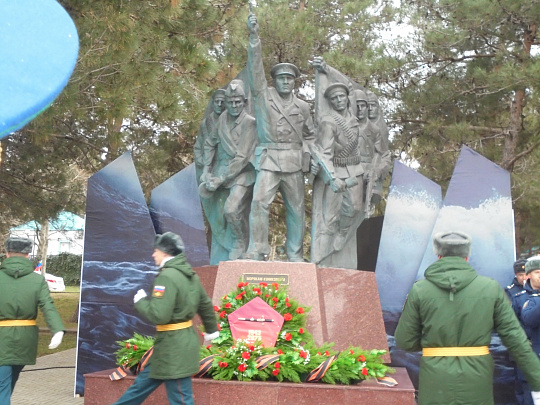 Цезарю Куникову и его героям-десантникам посвящается...