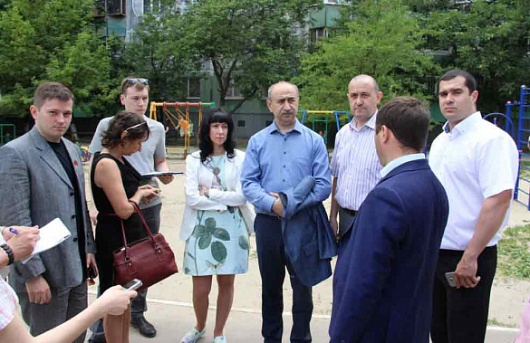 Постоянная комиссия городской думы по делам молодежи, физической культуре, спорту и туризму провела выездное заседание по вопросу расширения сети спортивных объектов в городе за счет средств бюджетов всех уровней с привлечением бизнес-партнеров. Фото прес