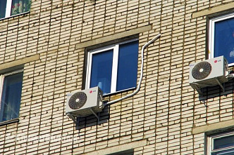 В Шахтах выпавшего с пятого этажа ребенка спас кондиционер