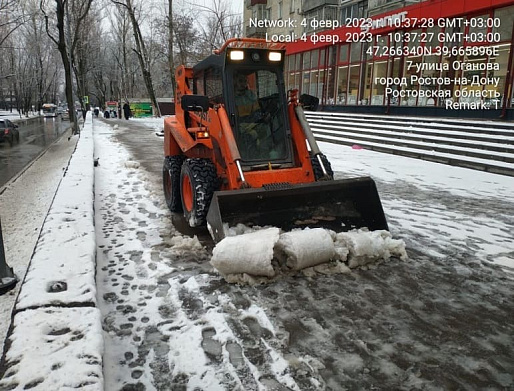 С появлением первого в этом году снегопада в Ростове оперативно подключили технику