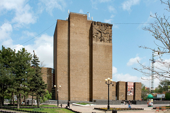 Здание ДГПБ на Пушкинской улице в Ростове. Источник фото 