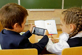 Без смартфонов в школе лучше?