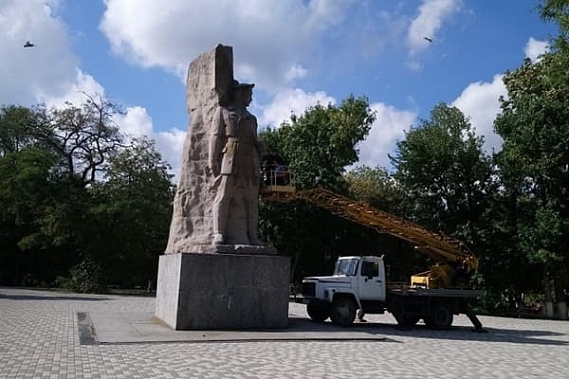Мэрия Новочеркасска обязана за 5 месяцев отремонтировать памятник революционерам