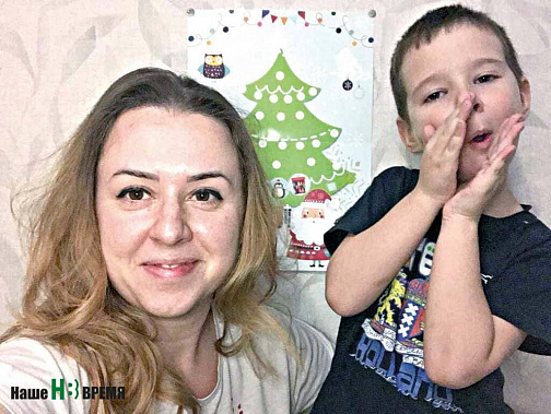 Саша Шамаев с мамой Анастасией: «Приятное ожидание чуда! Каждый день выполняем задания, спрятанные в адвент-календаре».