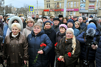 В Таганроге установили памятный знак комсомольцам