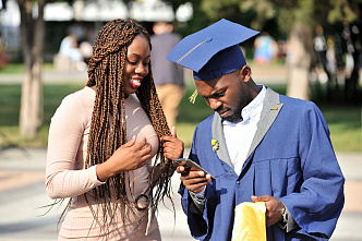 В ДГТУ вручили дипломы лучшим выпускникам