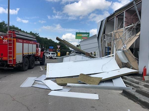 На АЗС после сегодняшнего взрыва. Источник фото: Главное управление МЧС по Ростовской области.