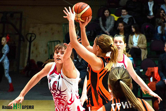 Лидеры делят очки