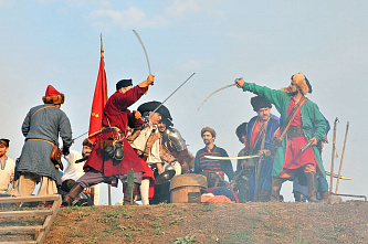 В Азове провели реконструкцию осадного сидения казаков 1641 года