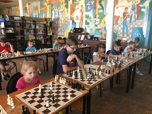 Ростовчанам предложили дирижировать в шахматной композиции