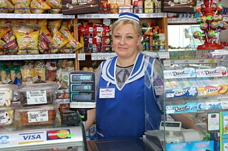 В России наиболее популярными женскими профессиями считаются продавец и учитель
