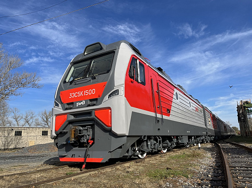 НЭВЗ передал Российским железным дорогам юбилейный трехсекционный электровоз 3ЭС5К