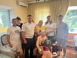 В Миллерово ветерана войны Наталью Ивановну Лучко поздравили с вековым юбилеем