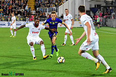 Белая перчатка «желто-синим»