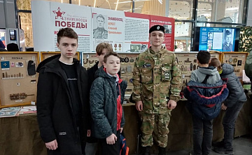 Школьный отряд «Памяти РАУ» организовал передвижную выставку военных артефактов