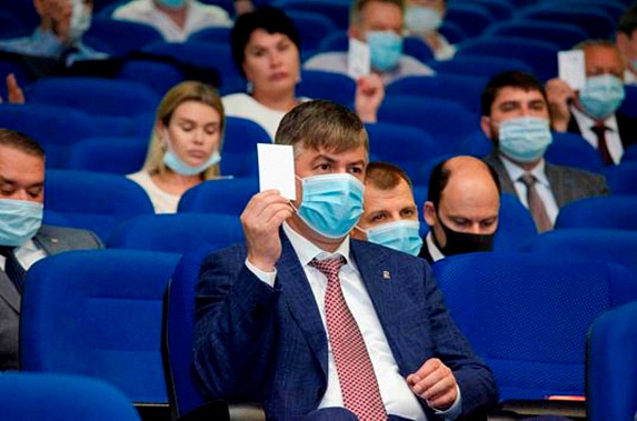 Голосует лидер списка 