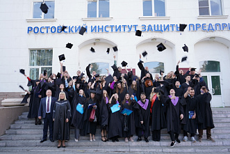 Выпускники ростовского вуза получили дипломы юристов