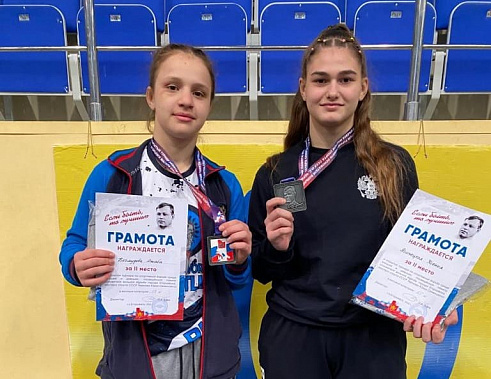Донские спортсменки завоевали награды турнира по вольной борьбе