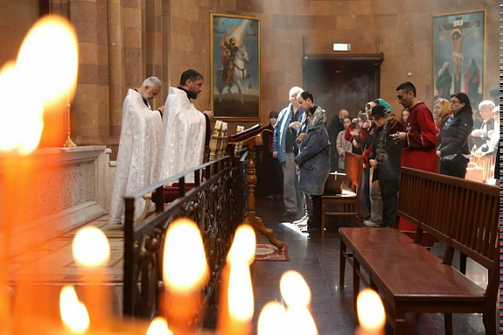 Ростов-на-Дону: в церкви Сурб Арутюн на площади Толстого прошла поминальная служба