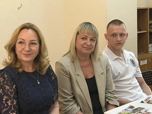   Сегодня поздравления принимает Лариса Николаевна Тутова