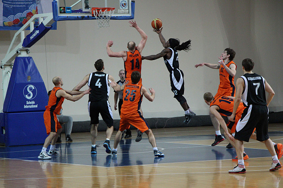 Лидеру задали жару