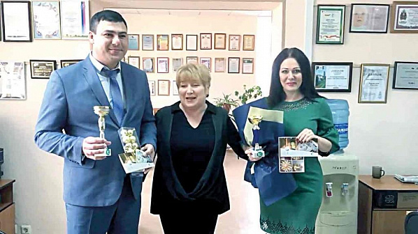 Поздравления принимают Александр ОГАНЬЯН и Алена ЛЕНСКАЯ.