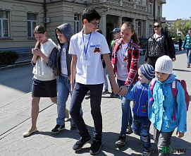 Почти семейная прогулка